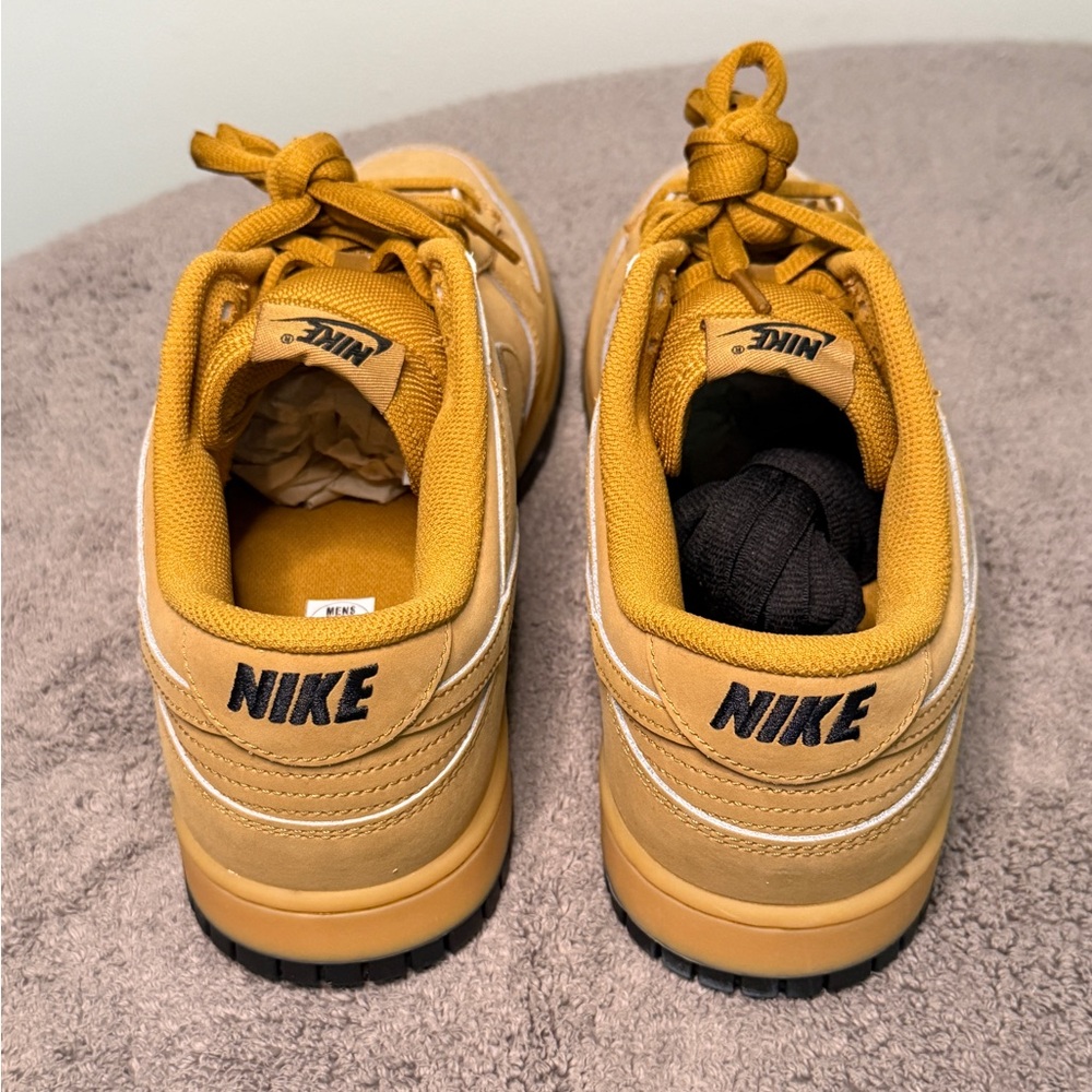 Nike dunk retro
 *wheat gum
brand new
NWOT - Picture 5 of 13